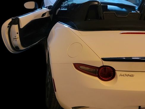 Used 2016 MAZDA MX-5 Miata Club image 10