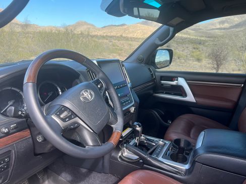 Used 2016 Toyota Land Cruiser image 29