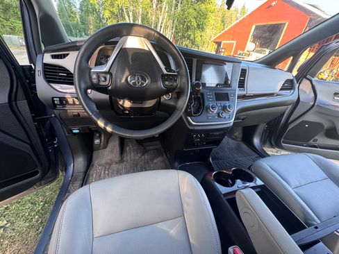 Used 2017 Toyota Sienna Limited Premium AWD/4WD image 13