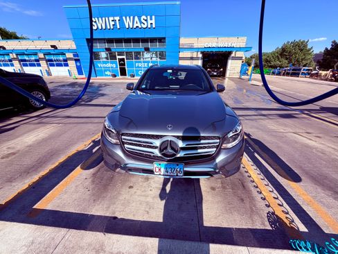 Used 2019 Mercedes-Benz GLC 300 4MATIC image 1
