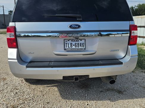 Used 2016 Ford Expedition XLT w/ Equipment Group 202A RWD image 6