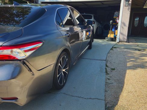 Used 2020 Toyota Camry SE w/ Preferred Accessory Package image 9