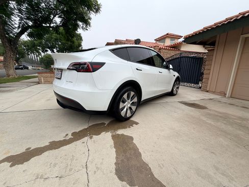 Used 2021 Tesla Model Y Long Range image 5