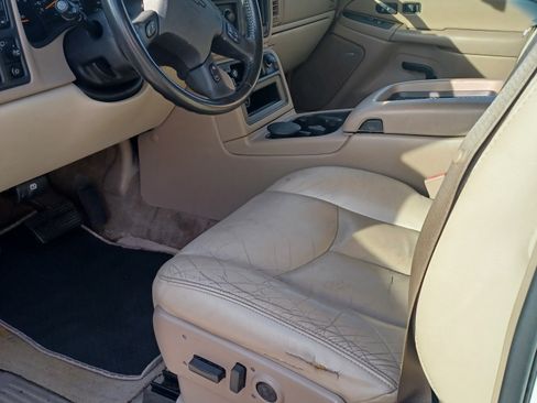 Used 2004 Chevrolet Suburban LT w/ Preferred Equipment Group image 6