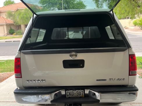 Used 2015 Nissan Titan SV image 9