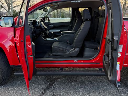 Used 2019 Chevrolet Colorado LT w/ LT Convenience Package image 5