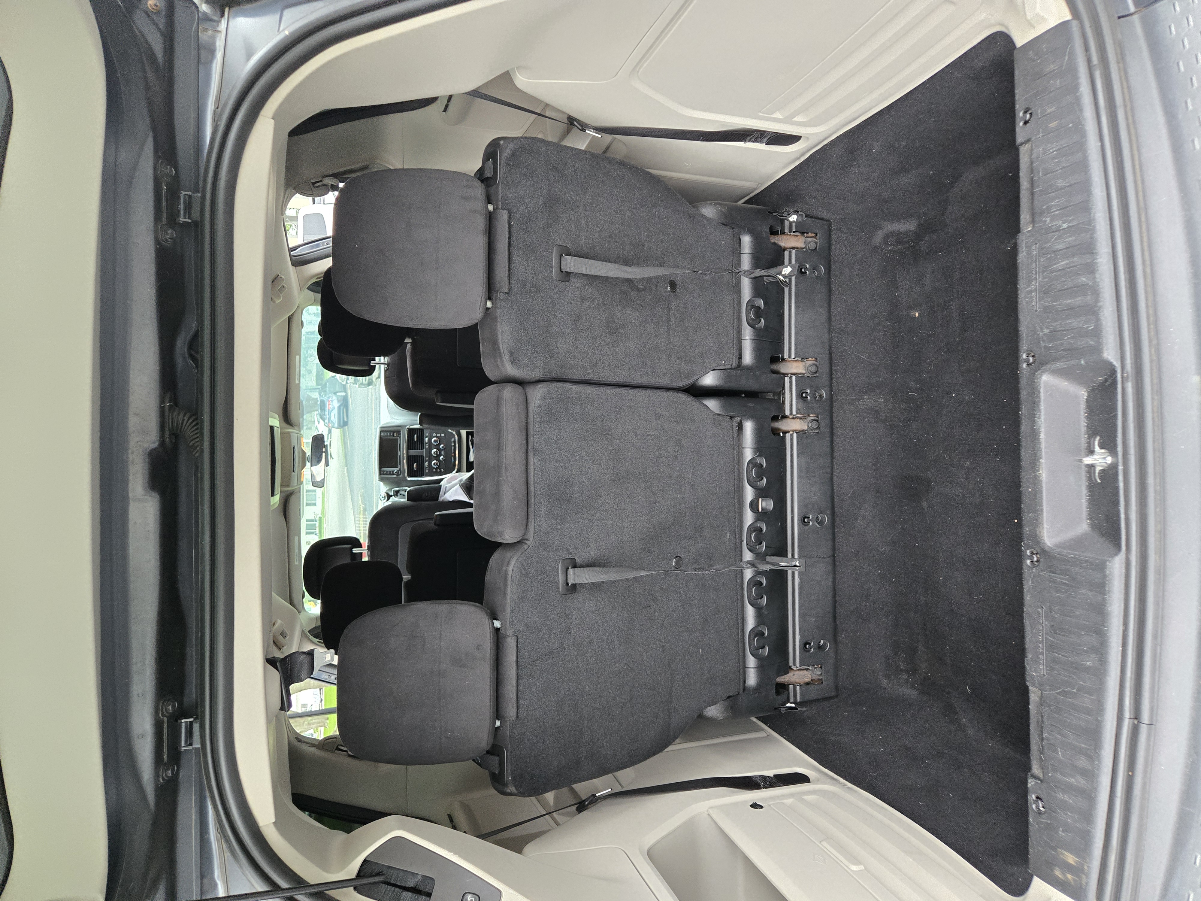 Used 2013 Dodge Grand Caravan SXT w/ Rear Park Assist Pkg FWD image 13