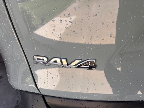 Used 2021 Toyota RAV4 XLE Premium AWD/4WD image 17