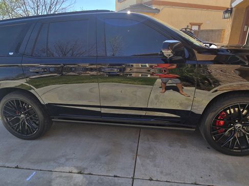 Used 2023 Cadillac Escalade Sport Platinum w/ LPO, ONYX Package image 8