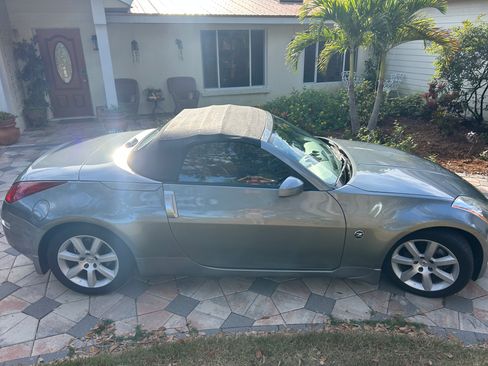 Used 2004 Nissan 350Z Touring image 4