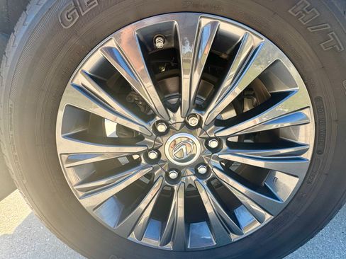 Used 2021 Lexus GX 460 Premium w/ Accessory Package image 31