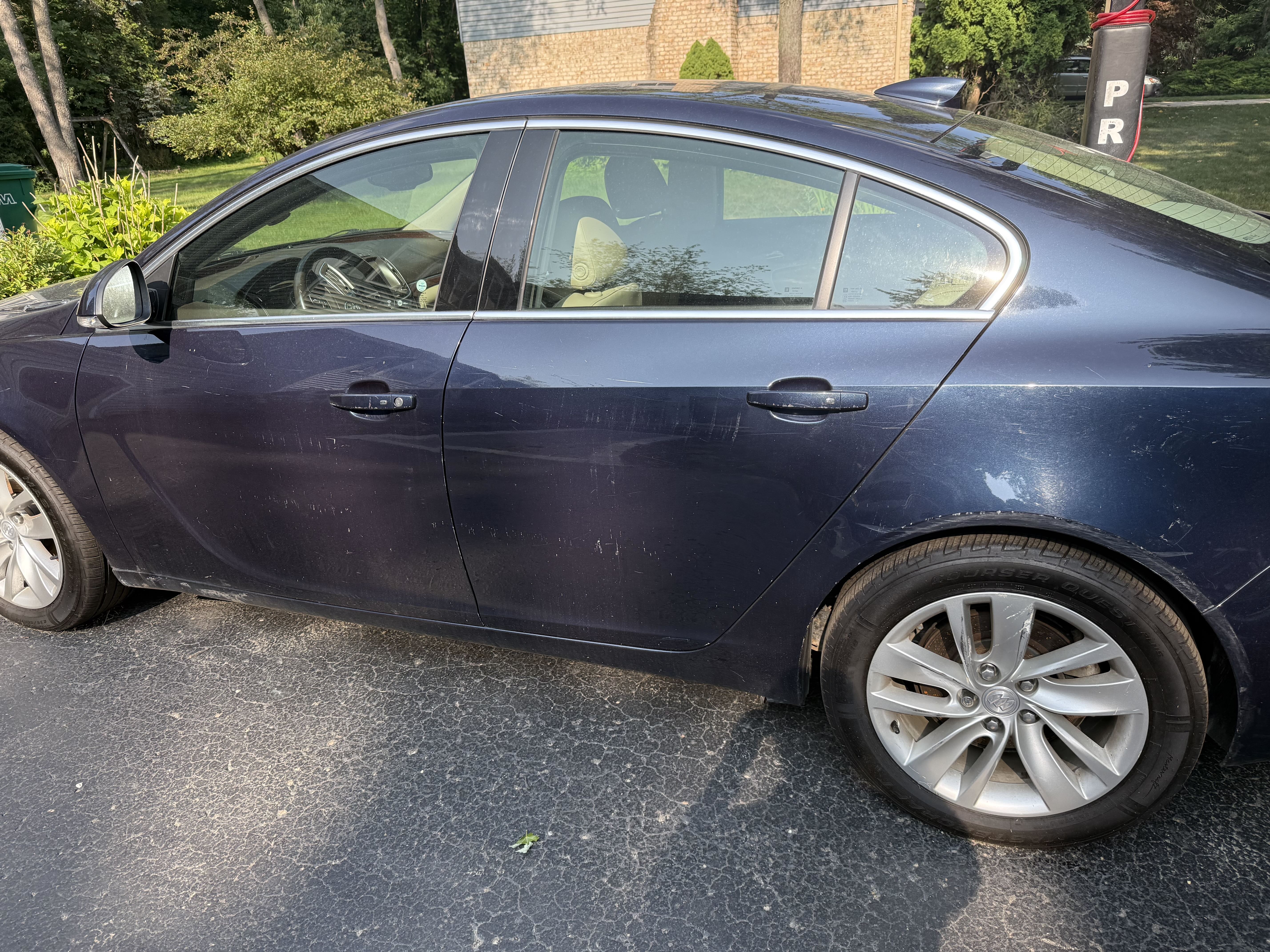 Used 2016 Buick Regal Premium FWD image 1
