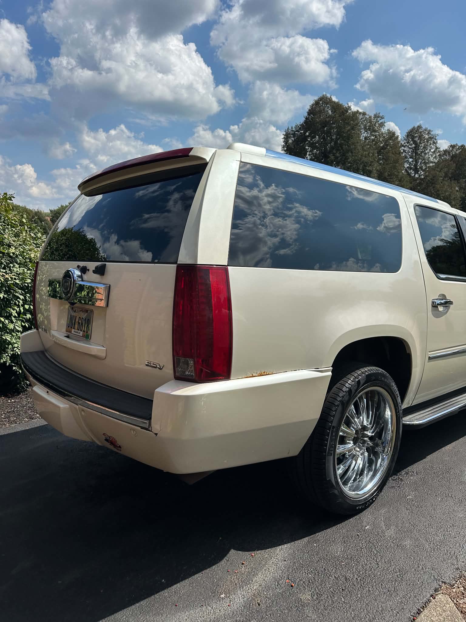 Used 2007 Cadillac Escalade ESV AWD w/ Information Package image 8