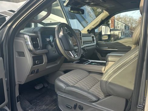 Used 2025 Ford F350 Platinum w/ Platinum Plus Package image 9