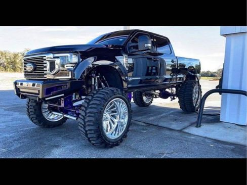 Used 2017 Ford F250 XLT w/ XLT Premium Package image 5