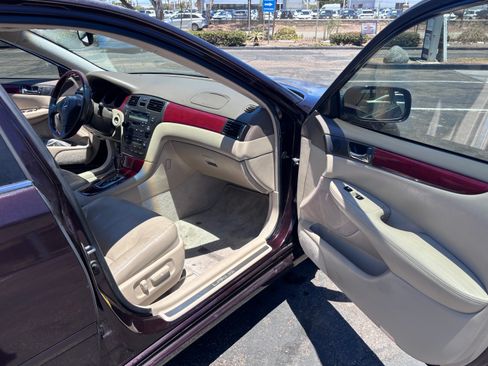 Used 2004 Lexus ES 330 FWD image 11