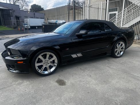 Used 2005 Ford Mustang GT Premium image 4