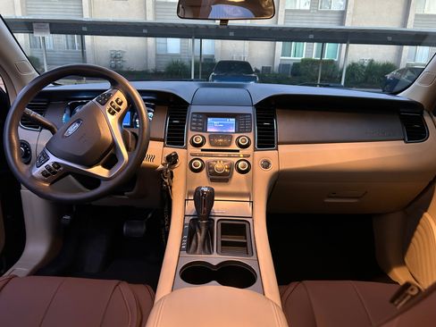 Used 2017 Ford Taurus SE image 9