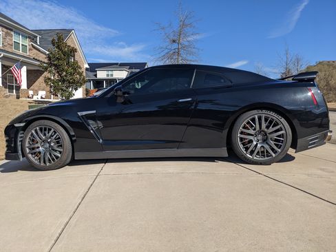 Used 2016 Nissan GT-R Premium image 10
