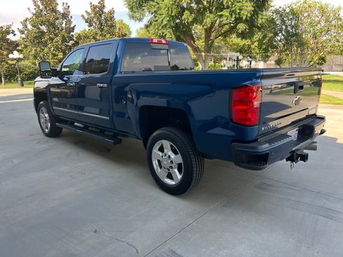 Used 2017 Chevrolet Silverado 2500 High Country w/ Duramax Plus Package AWD/4WD image 8