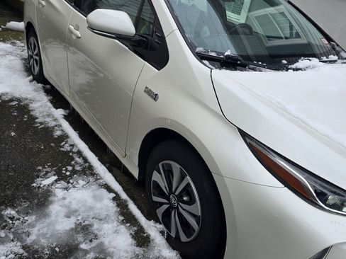 Used 2018 Toyota Prius Prime Premium image 13