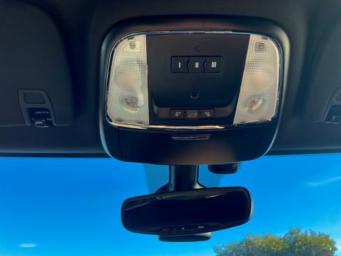 Used 2017 Jeep Grand Cherokee Altitude image 19