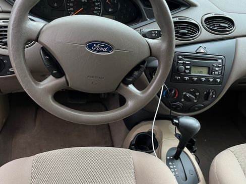 Used 2004 Ford Focus SE image 4