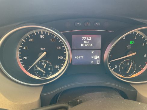 Used 2011 Mercedes-Benz R 350 4MATIC image 5