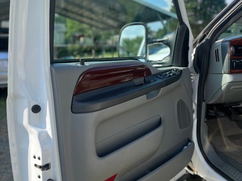 Used 2006 Ford F250 Lariat image 14