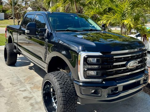 Used 2024 Ford F250 Lariat w/ Black Appearance Package image 21