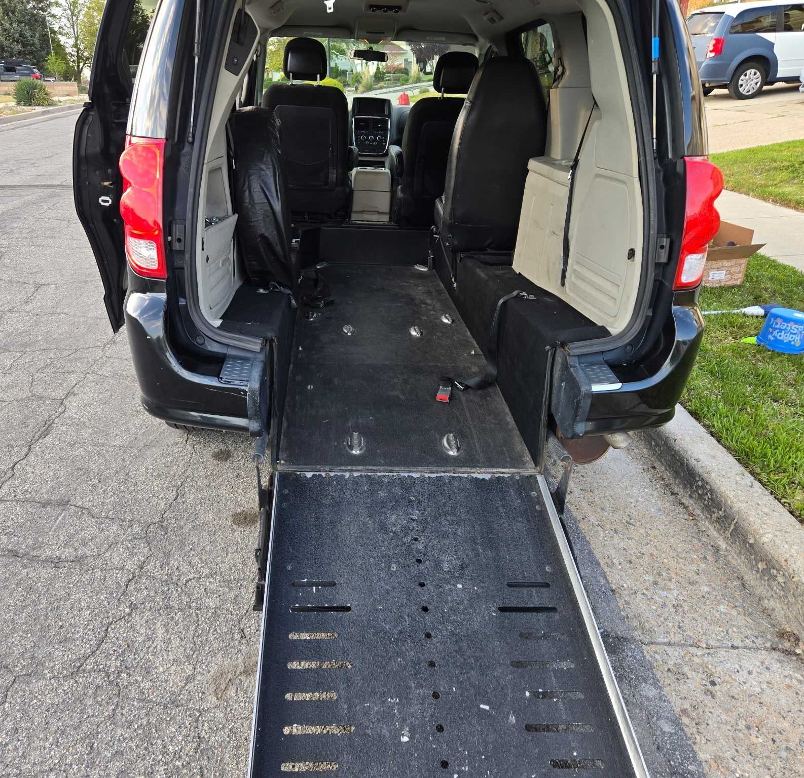 Used 2012 Dodge Grand Caravan SXT FWD image 9