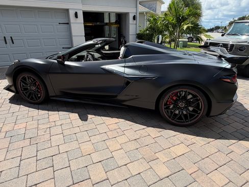 Used 2023 Chevrolet Corvette Z06 w/ Z07 Performance Package RWD image 9