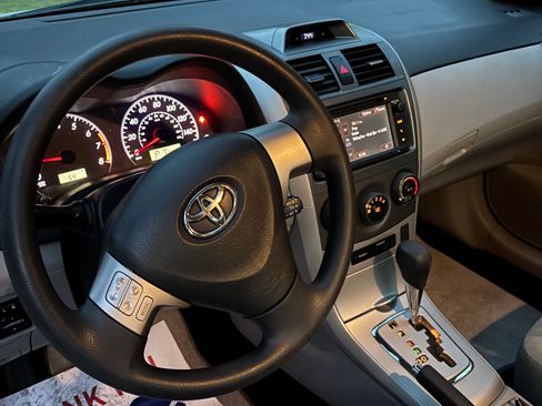 Used 2013 Toyota Corolla LE image 4