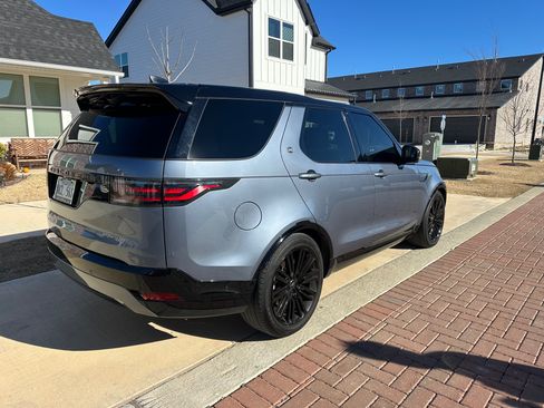 Used 2021 Land Rover Discovery S R-Dynamic image 13