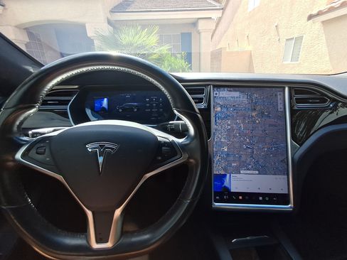 Used 2016 Tesla Model S 60 RWD image 5
