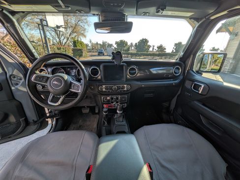 Used 2022 Jeep Wrangler Unlimited Rubicon w/ Trailer Tow Package image 9