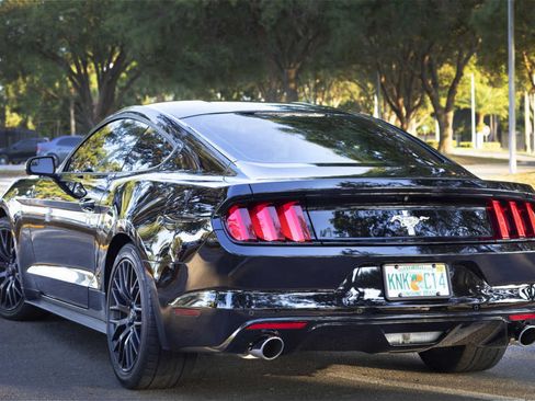 Used 2016 Ford Mustang Coupe image 4