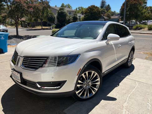 Used 2016 Lincoln MKX Reserve w/ Luxury Package AWD/4WD image 2