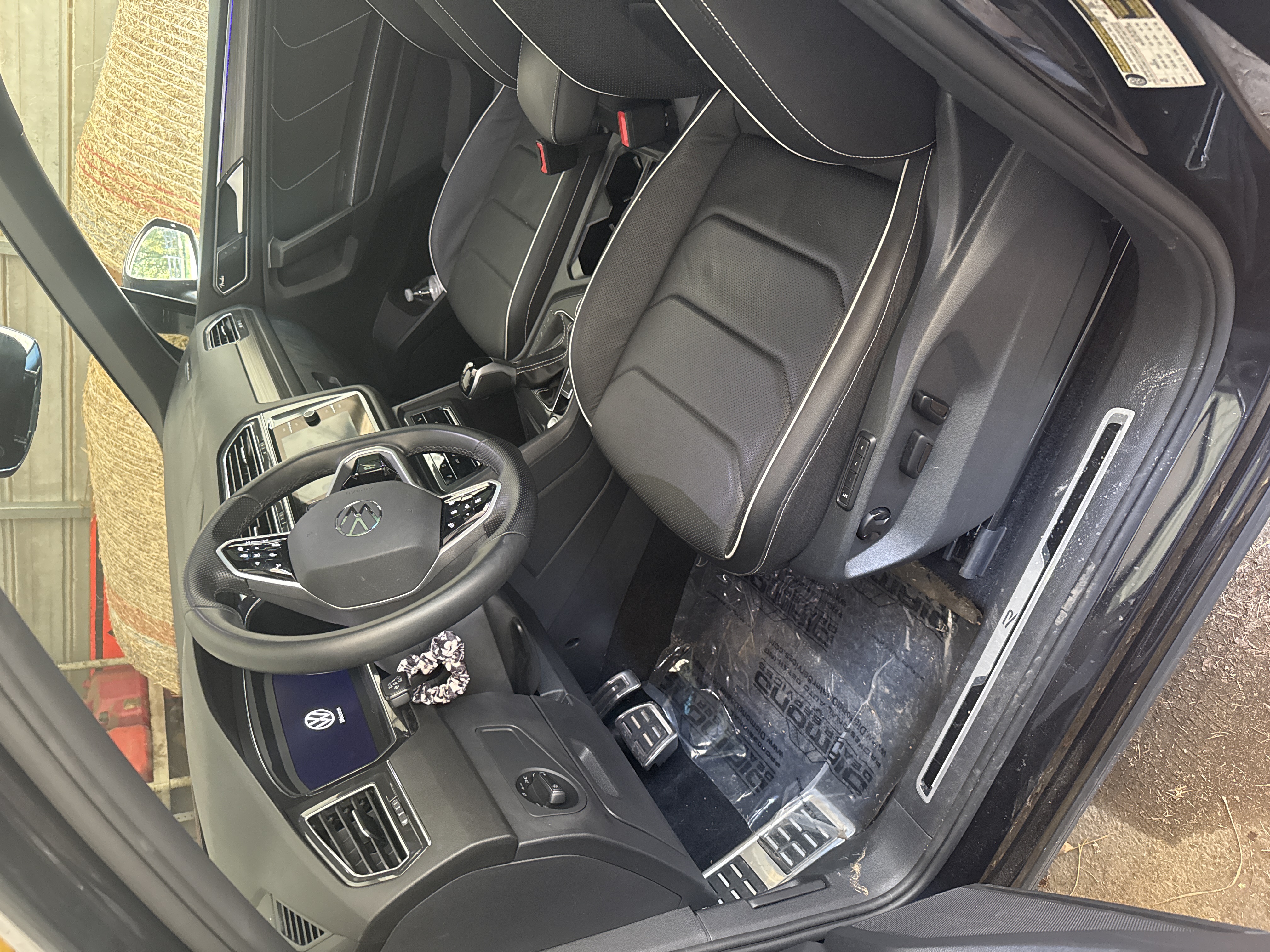 Used 2023 Volkswagen Tiguan SEL R-Line AWD/4WD image 5