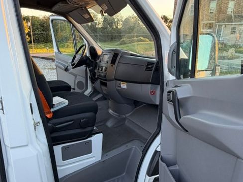 Used 2018 Mercedes-Benz Sprinter 2500 image 17