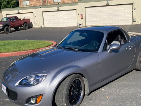 Used 2010 MAZDA MX-5 Miata Grand Touring w/ Premium Pkg RWD image 10