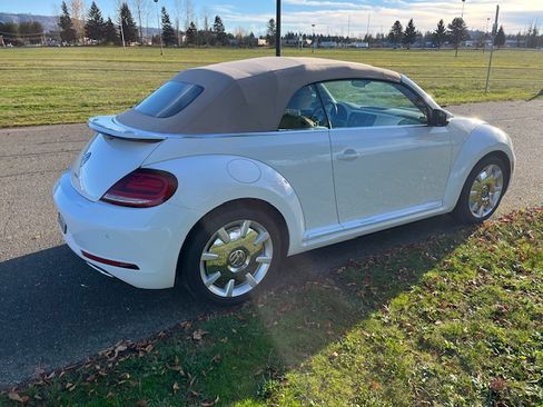 Used 2019 Volkswagen Beetle 2.0T SE image 5