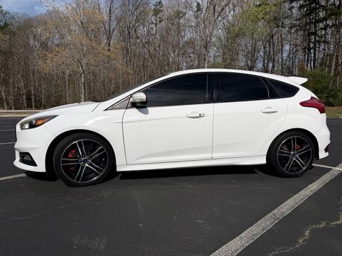 Used 2015 Ford Focus ST w/ Equipment Group 402A image 16