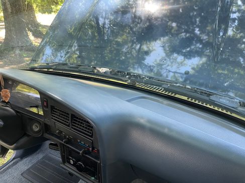 Used 1993 Toyota Pickup Deluxe AWD/4WD image 29