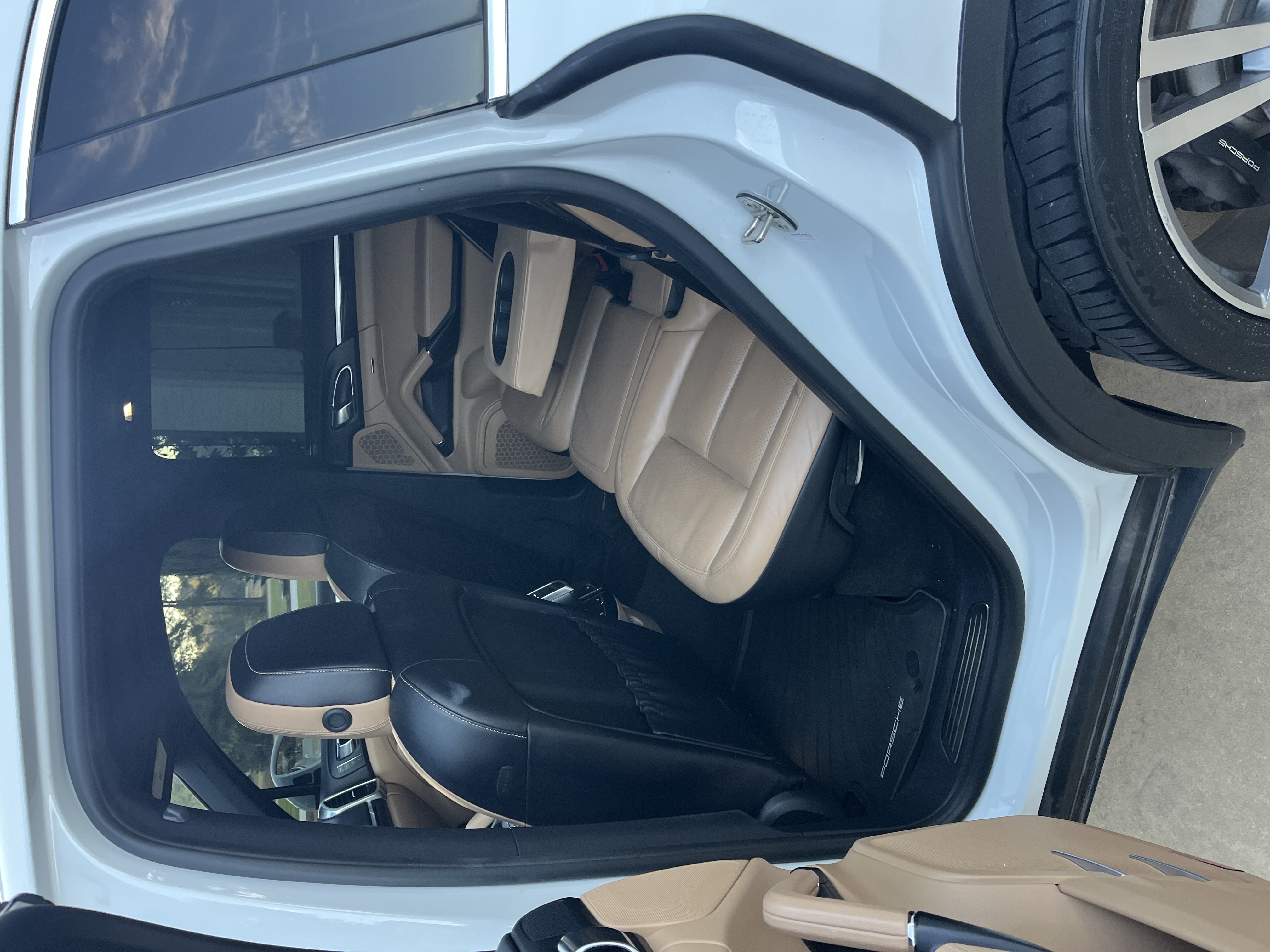 Used 2016 Porsche Cayenne AWD/4WD image 9