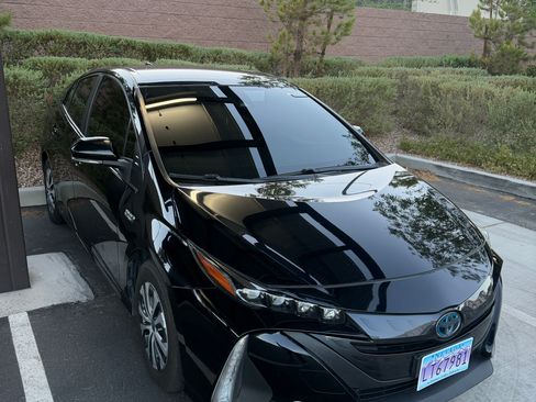 Used 2021 Toyota Prius Prime LE FWD image 4