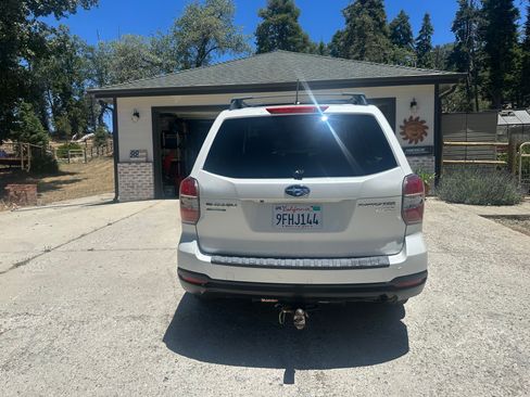 Used 2015 Subaru Forester 2.5i Premium AWD/4WD image 8