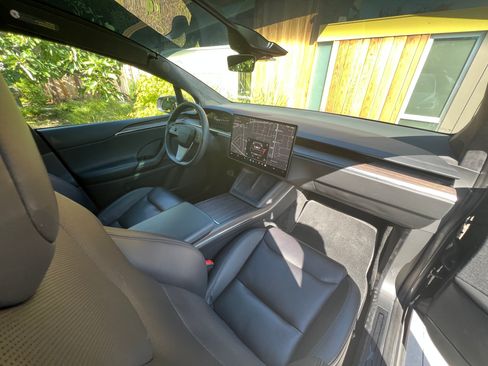 Used 2023 Tesla Model X AWD/4WD image 10