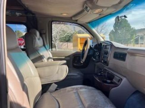 Used 2001 Chevrolet Express 1500 w/ Preferred Equipment Group 3 image 14