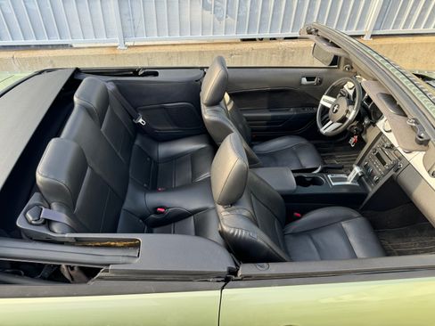 Used 2006 Ford Mustang Convertible RWD image 6